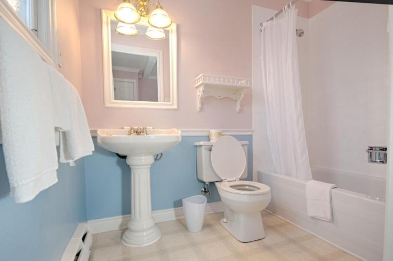 Telegraph House Motel Baddeck Room photo