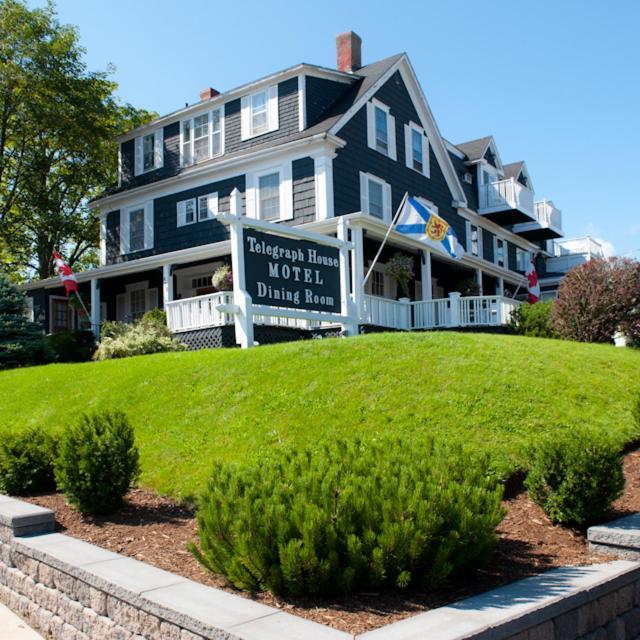 Telegraph House Motel Baddeck Exterior photo
