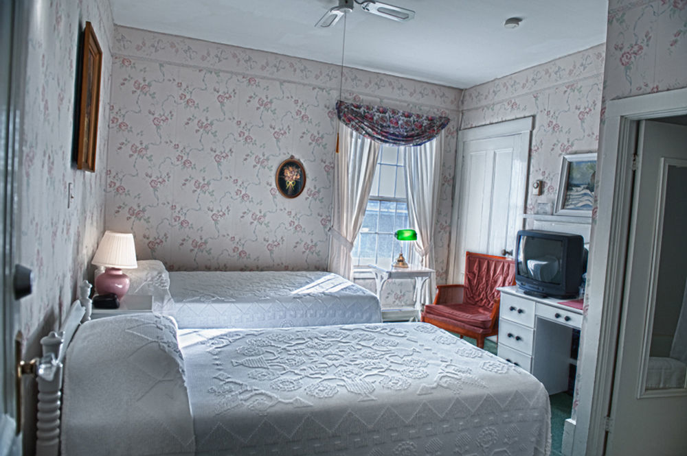 Telegraph House Motel Baddeck Exterior photo