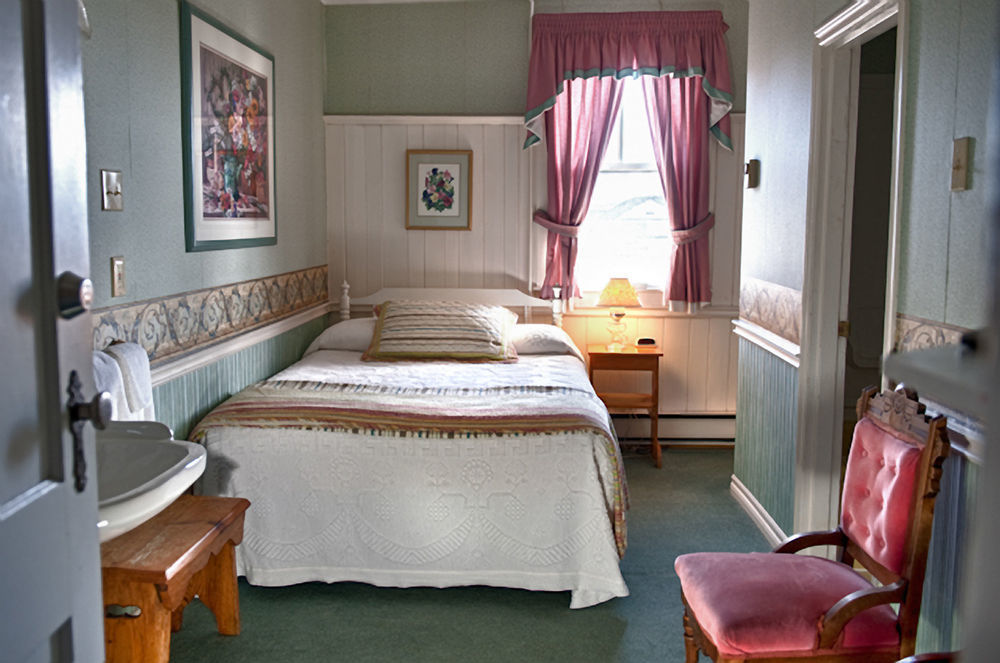 Telegraph House Motel Baddeck Exterior photo